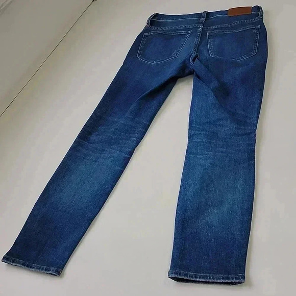 Mid-Rise Skinny Crop Jeans in Delmar Wash: Eco Edition - Picture 10 of 13